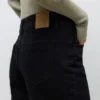 Awrena jeans med mellemhøj talje og bred benvidde