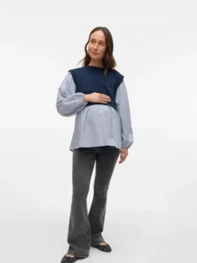 Jeans med almindelig pasform, mellemhøj talje og udvidede ben