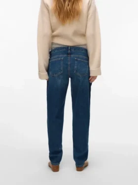 Jeans med almindelig pasform og mellemhøj talje