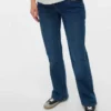 Jeans med udvidet ben og mellemhøj talje