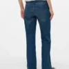 Jeans med udvidet ben og mellemhøj talje