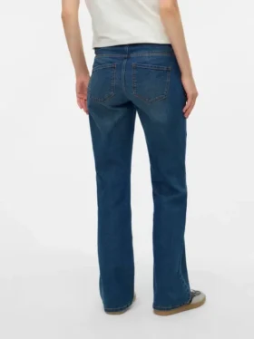 Jeans med udvidet ben og mellemhøj talje