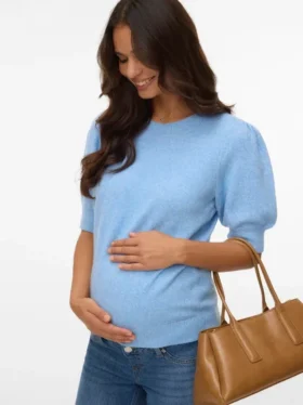 Pullover med almindelig pasform, rund hals og ribkantede manchetter