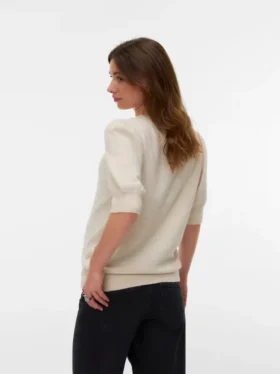 Pullover med almindelig pasform, rund hals og ribkantede manchetter