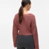 Regular fit, V-hals, opsmøgede manchetter, sænkede skuldre, pullover