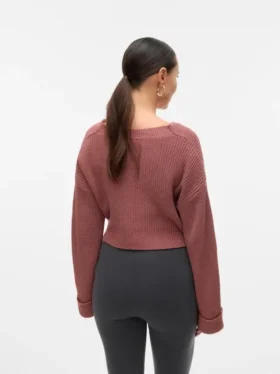 Regular fit, V-hals, opsmøgede manchetter, sænkede skuldre, pullover