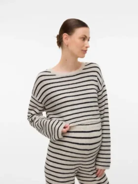 Strikbluse med rund hals og normal pasform