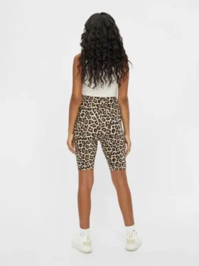 Tætsiddende shorts