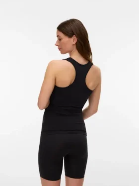 Tanktop med U-udskæring og tætsiddende pasform