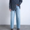 Tscinch-jeans med lav talje og vid benvidde