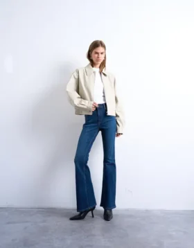 Tsjamie jeans med høj talje og udvidet ben