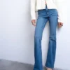 Tsjamie jeans med høj talje og udvidet ben