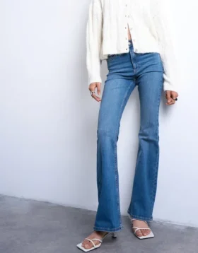 Tsjamie jeans med høj talje og udvidet ben
