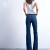 Tsjamie jeans med høj talje og udvidet ben