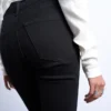 Tsjamie jeans med høj talje og udvidet ben