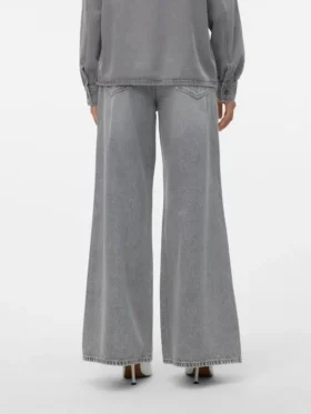 Vmannet jeans med mellemhøj talje og bred benvidde