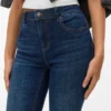 Vmflash-jeans med mellemhøj talje og udvidet ben